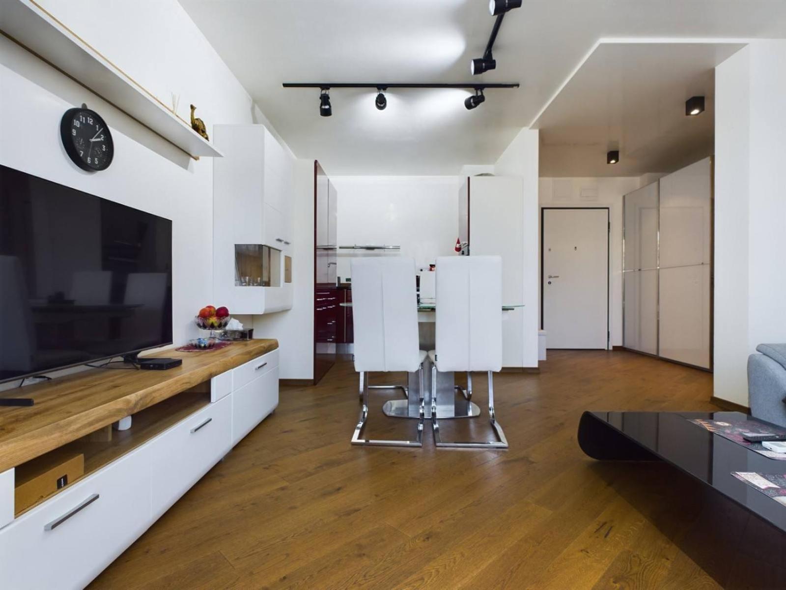 Luxury Apartment In Building K55 With Free Garage Varna Dış mekan fotoğraf